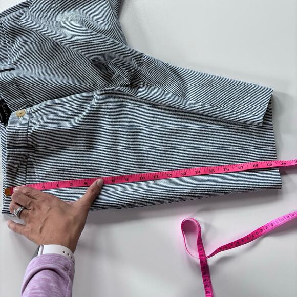 Talbots Women's Size 6 Blue White Striped Seersucker The Perfect Shorts 10 Inch - Picture 8 of 9